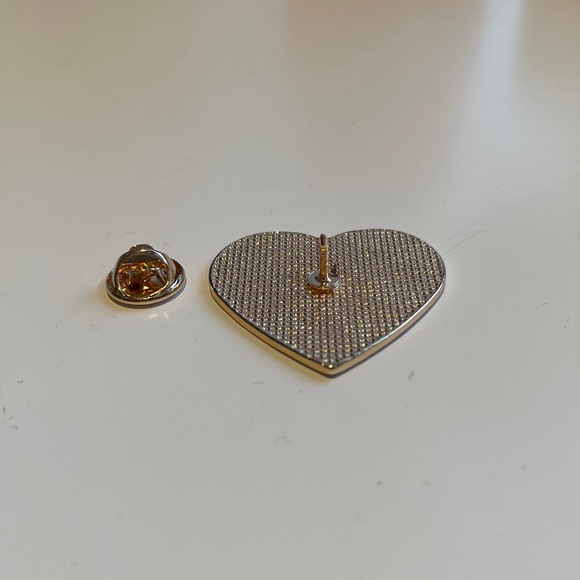 Harry Styles Heart Pin - Picture 3 of 3